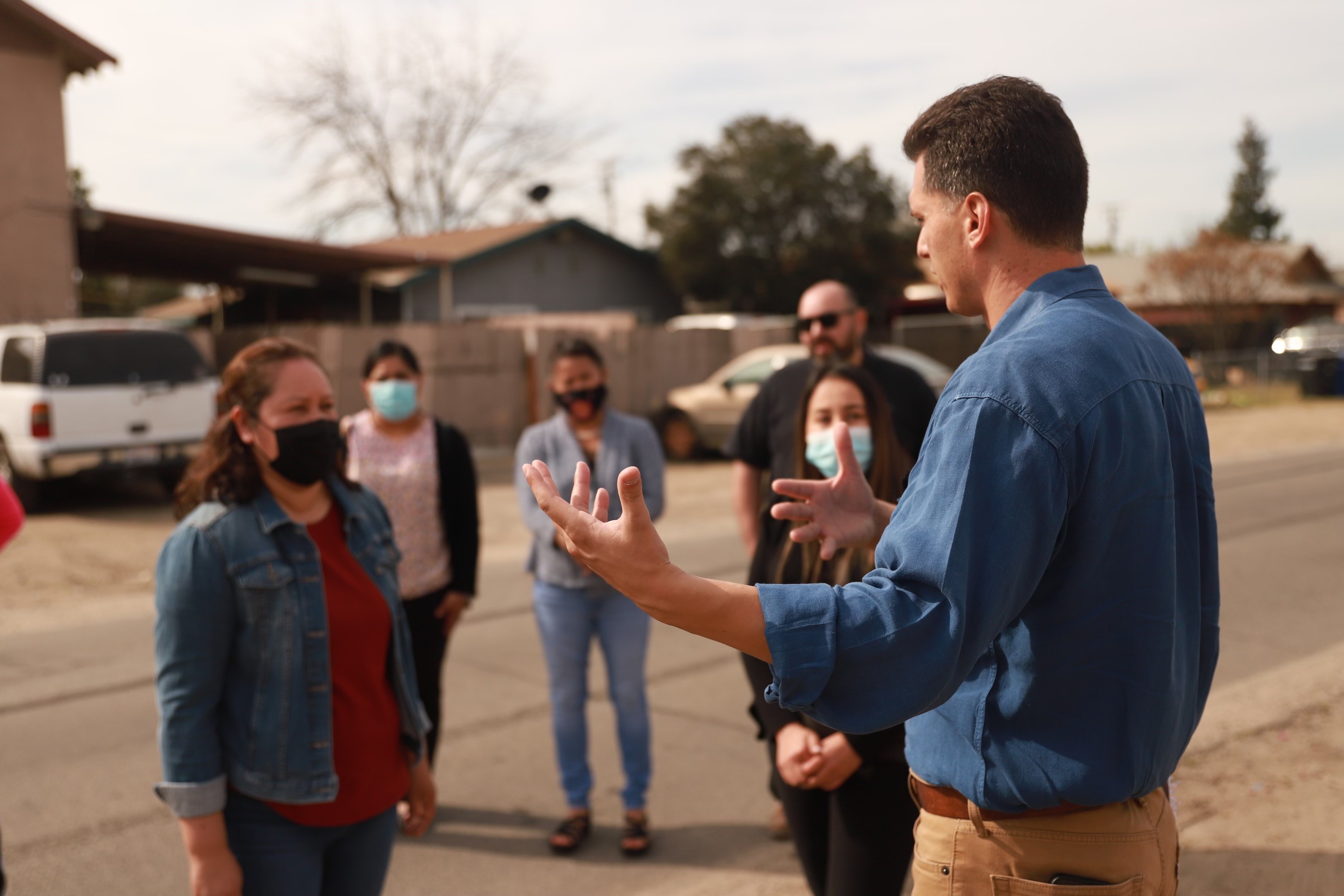 Channce Condit speaking with community members in South Modesto in 2022