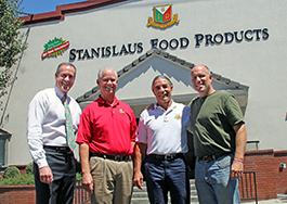 Vito Chiesa and Terry Withrow at Stanislaus Food Products Conference