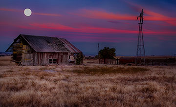 Super moonrise over Willms Road - Photo by Dennis Wister